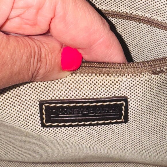 Vintage Y2K Dooney & Bourke Signature Beige Satchel Bag With Matching Pouch - Picture 8 of 16